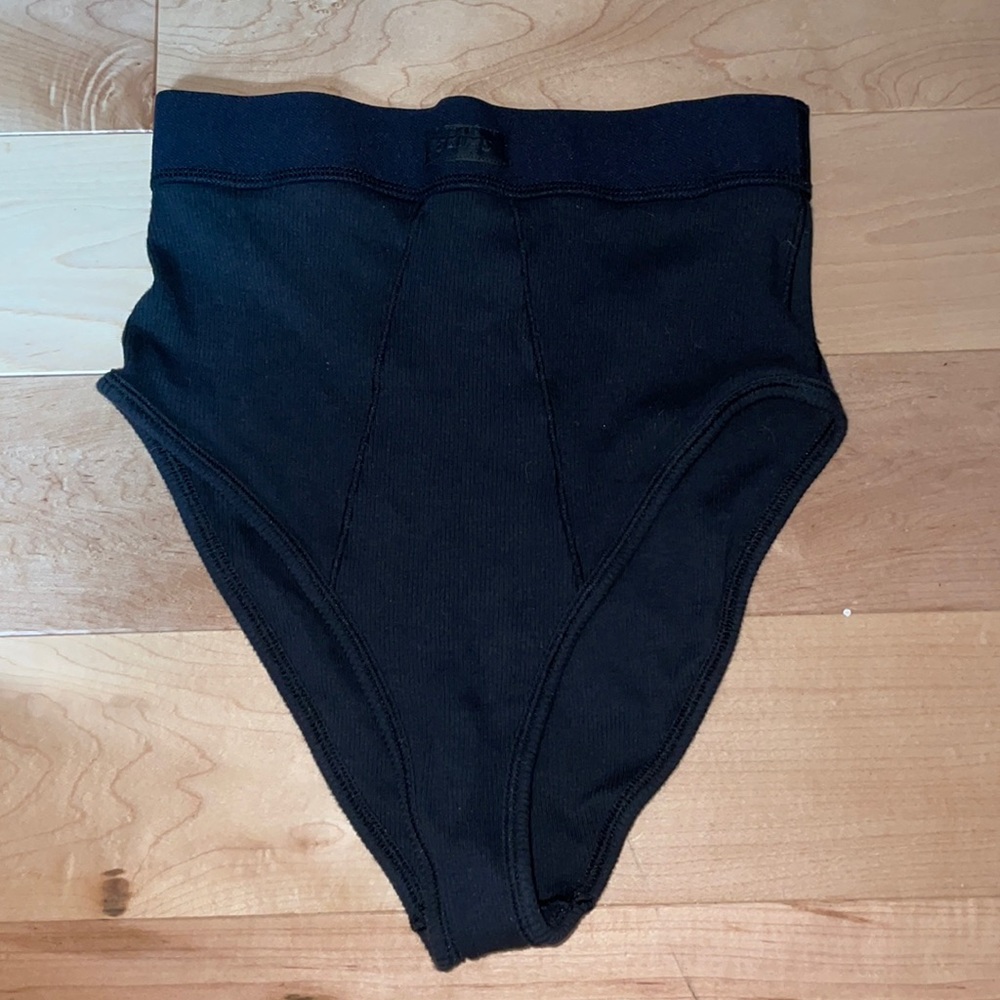Skims High Waisted Briefs Size Small